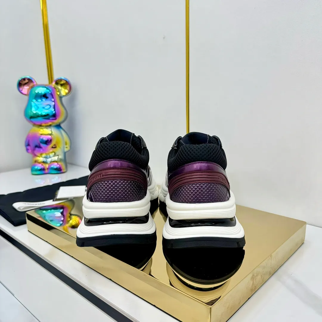 👟👟Ex-factory price 680👟👟 Upgraded version, upgraded version, upgraded version! No rebuttal accepted! ! ! ! Chanel Chanel panda shoes! 2025 counter's top casual sports shoes. This classic design; the upper is electro-embroidered with a variety of techniques; the outsole is fashionable and sporty; the unusual inclusion of a variety of color matching elements... The diversified mix and match is very good-looking and versatile, and can be used for leisure, fashion, sports, and outdoor... ꫛꫀꪝ Go➫ Materials: ❶Upper made of: original imported first-layer silk cowhide + original waterproof cloth + original first-layer cowhide ❷Inner lining: Original Yangli+Net ❸Outsole based on: Original TPU combination outsole Counter boutique packaging complete set for women 35–41 👉 👉 👉 👉